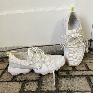 Sorel Women’s Size 8 Kinetic Impact Sneaker Shoes